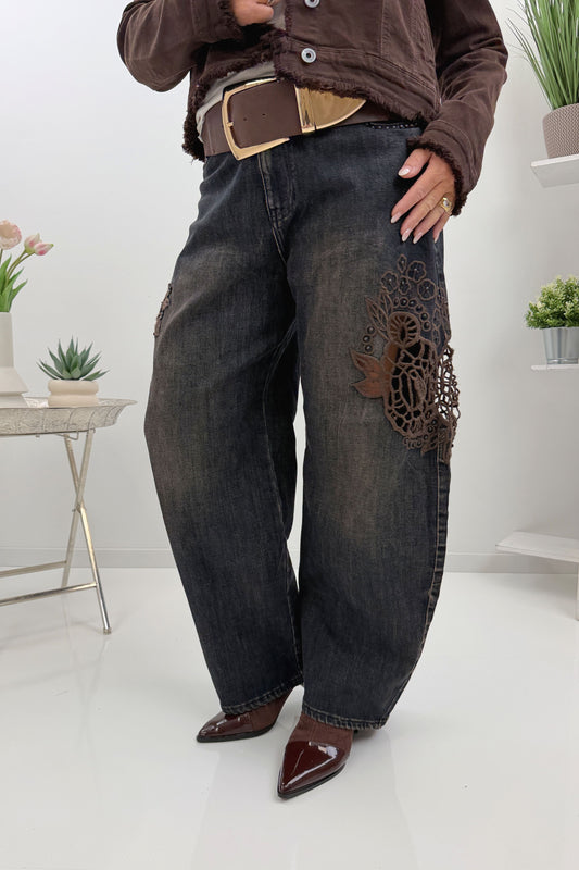 Jeans mit Blumenmotiv in Schwarz und Schokofarben (M-XL)