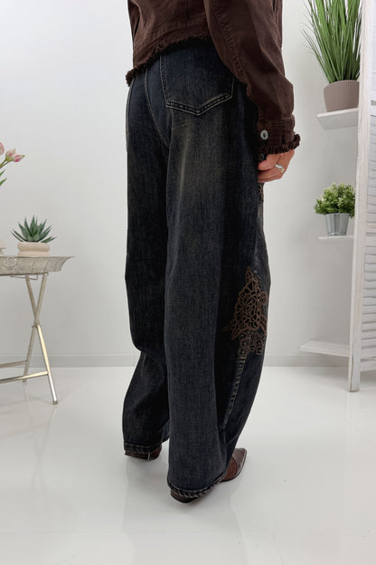 Jeans mit Blumenmotiv in Schwarz und Schokofarben (M-XL)