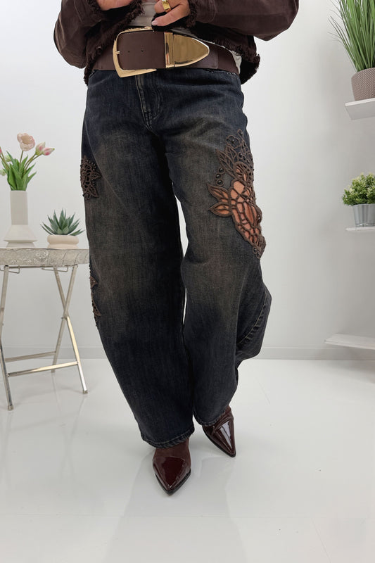 Jeans mit Blumenmotiv in Schwarz und Schokofarben (M-XL)