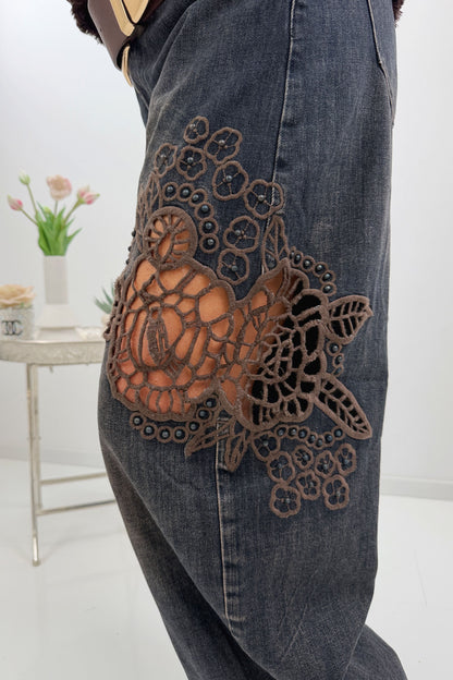 Jeans mit Blumenmotiv in Schwarz und Schokofarben (M-XL)