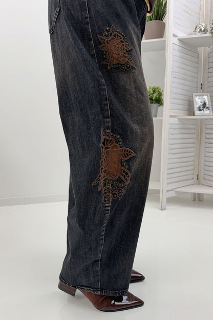 Jeans mit Blumenmotiv in Schwarz und Schokofarben (M-XL)