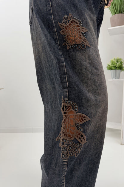 Jeans mit Blumenmotiv in Schwarz und Schokofarben (M-XL)