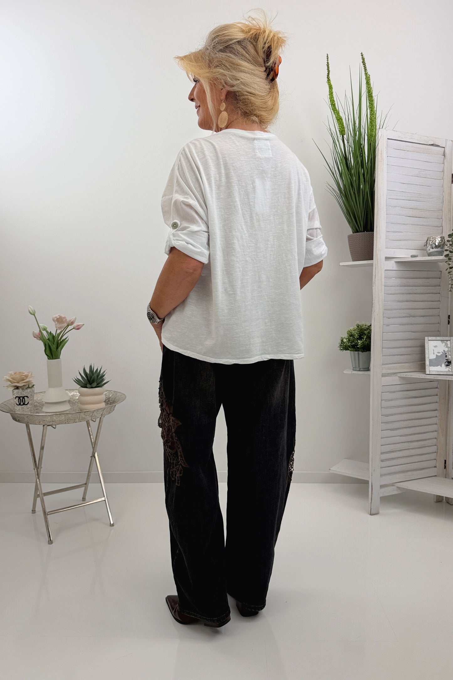 Modernes Shirt in Weiß und Schokofarben (38-44)