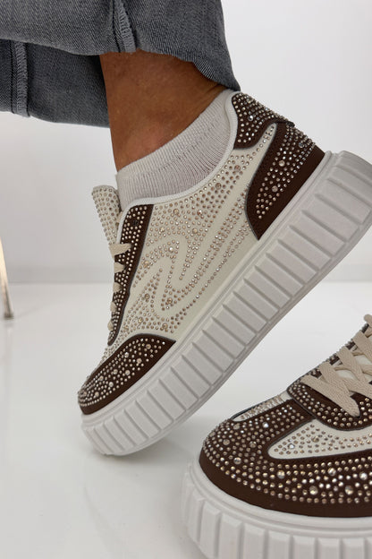 Moderne Sneaker in Weiß Braun mit funkelnden Glitzersteinen