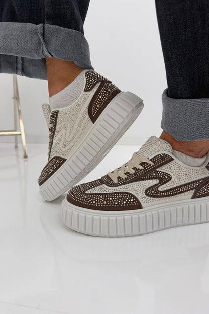 Moderne Sneaker in Weiß Braun mit funkelnden Glitzersteinen