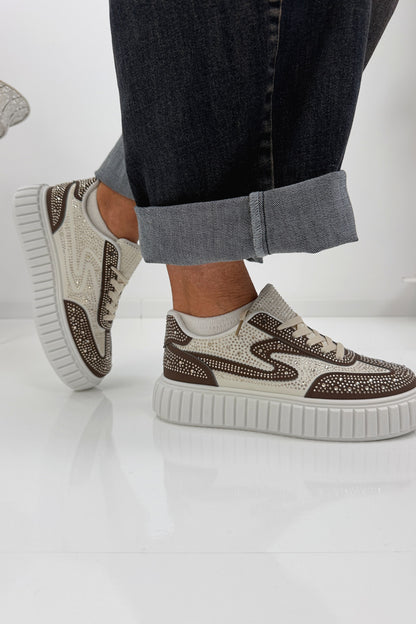 Moderne Sneaker in Weiß Braun mit funkelnden Glitzersteinen