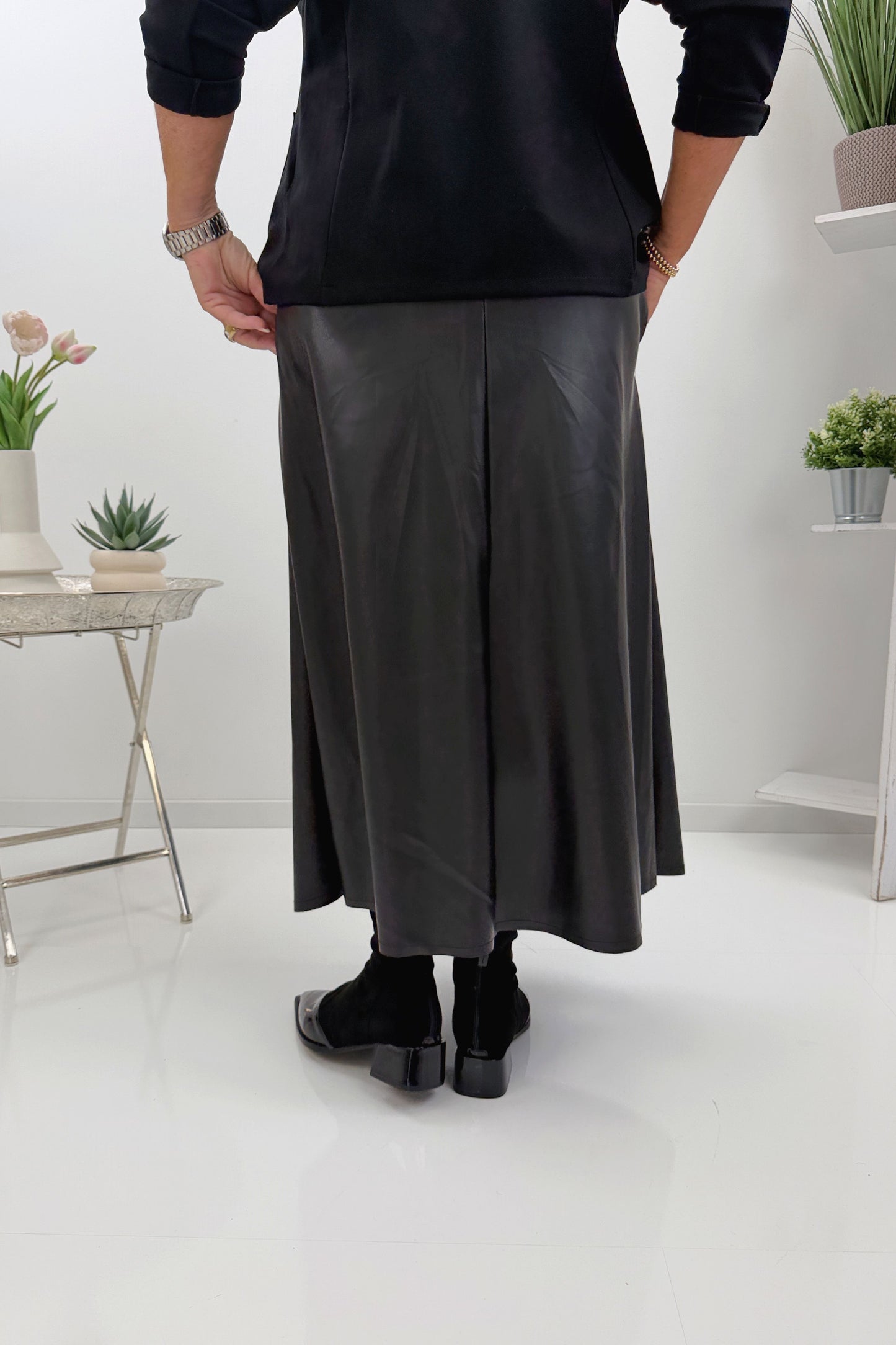 Moderner Lederrock in Schwarz (38-42)