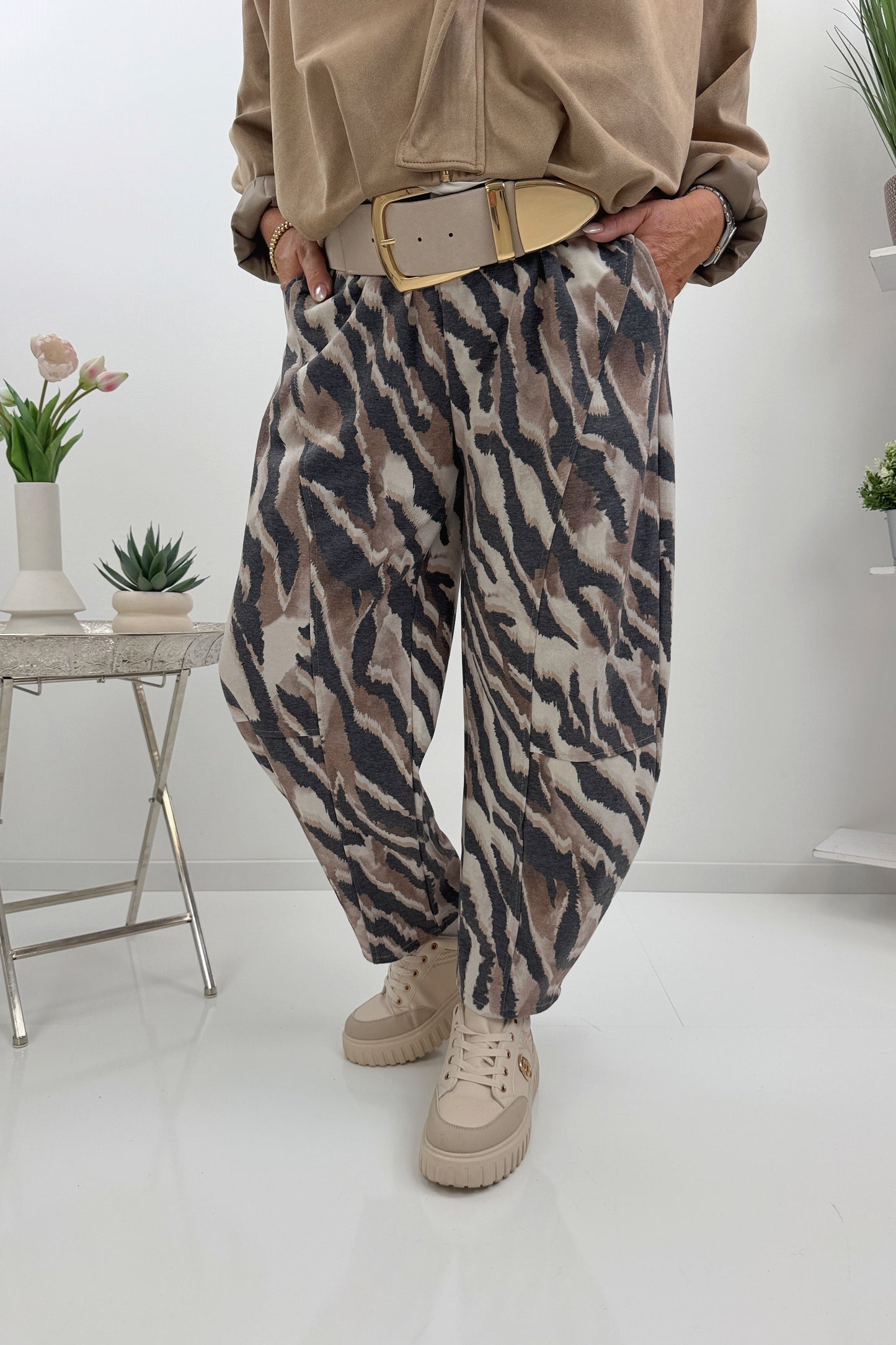 Moderne Hose im Zebralook (40-42/44)