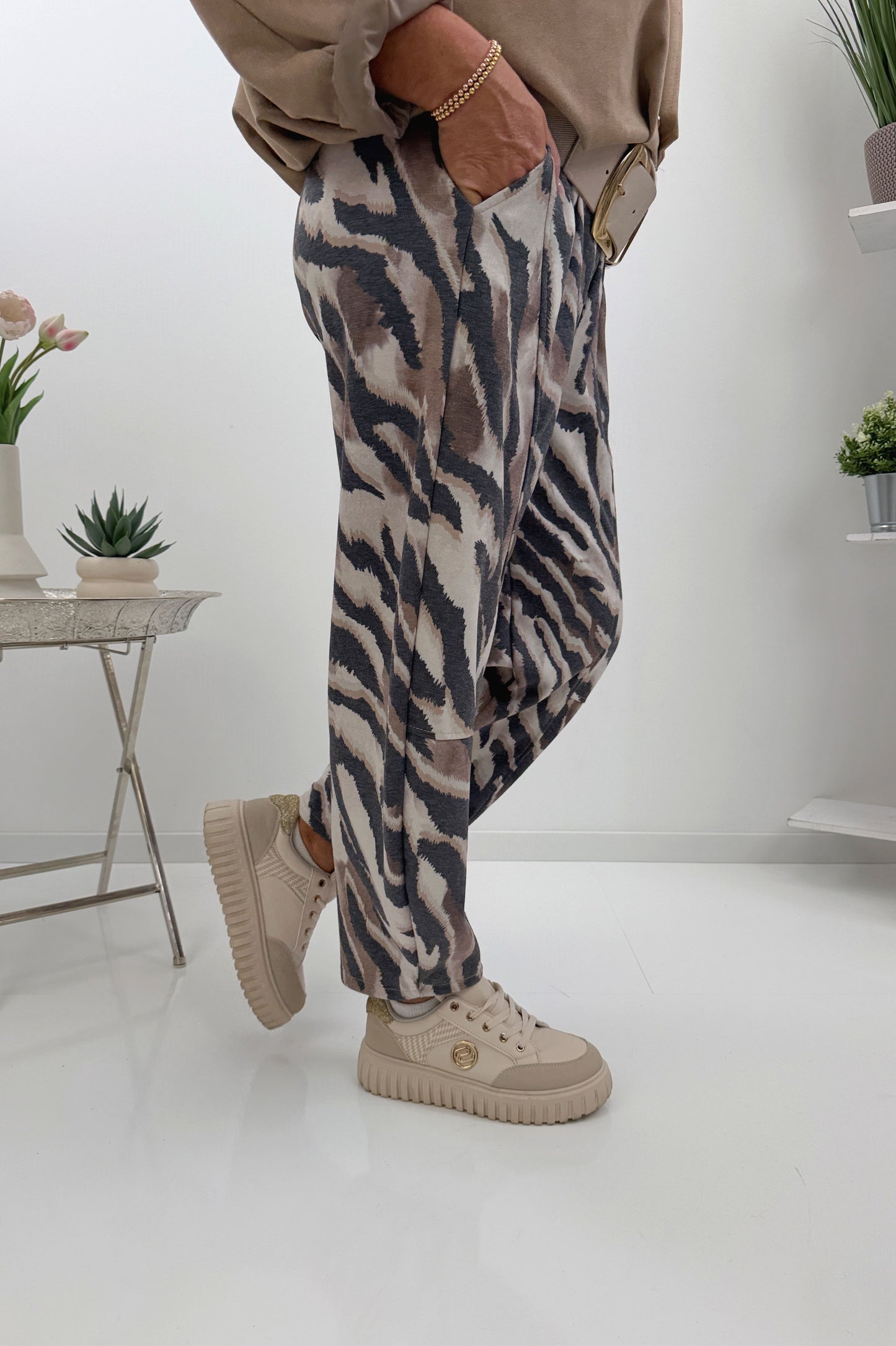 Moderne Hose im Zebralook (40-42/44)