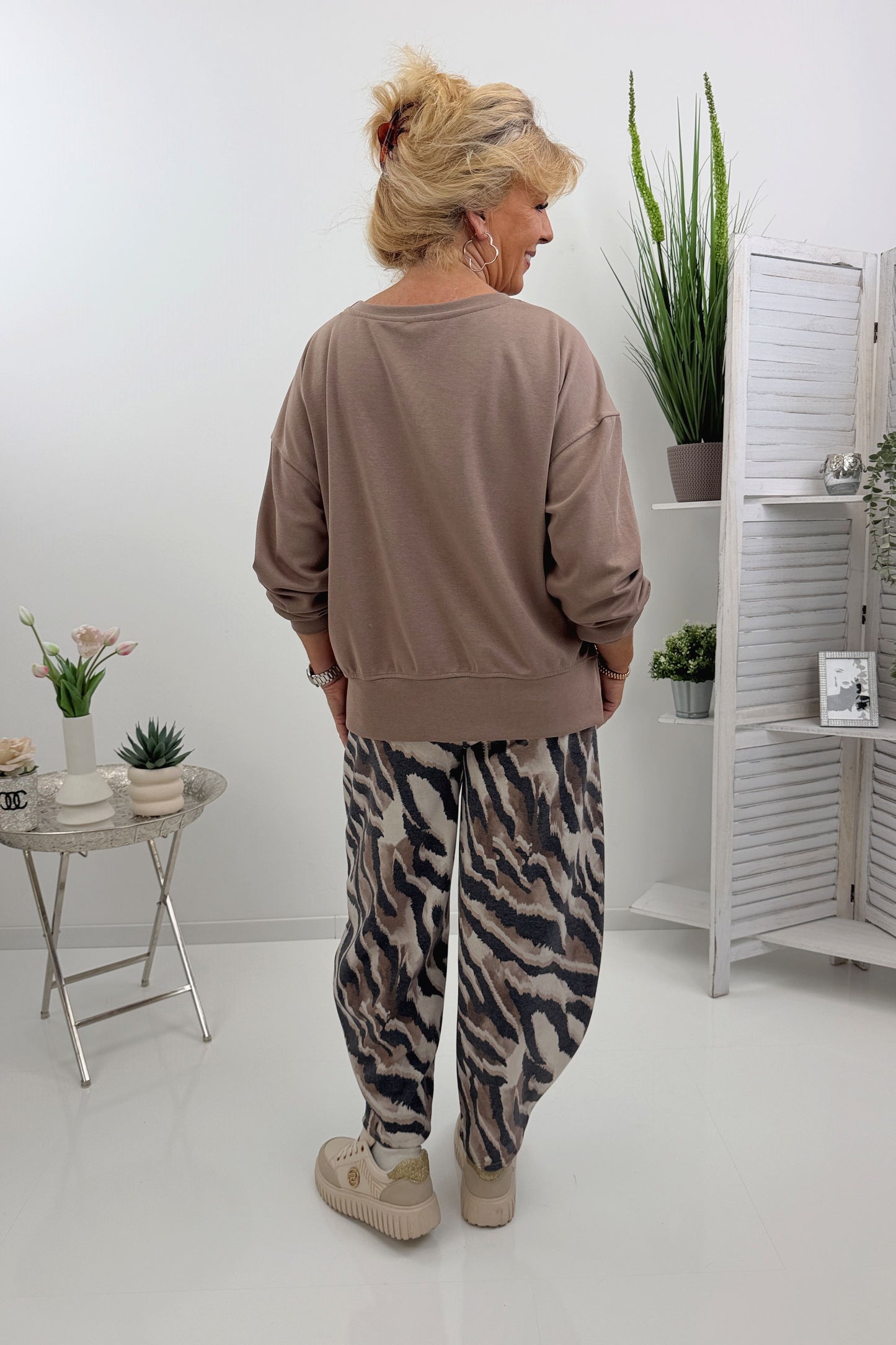 Modernes Sweatshirt in Taupe (38-44)