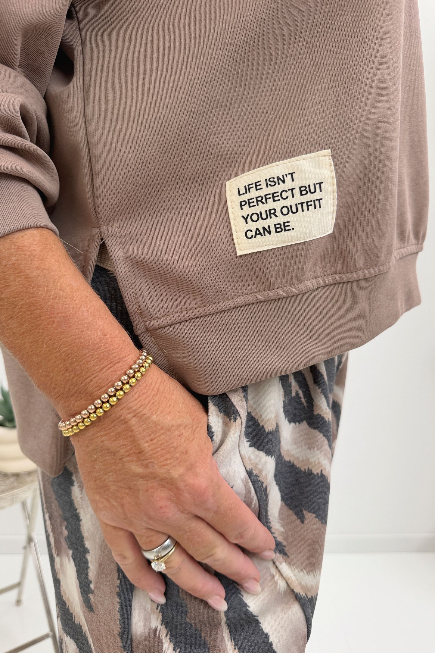 Modernes Sweatshirt in Taupe (38-44)