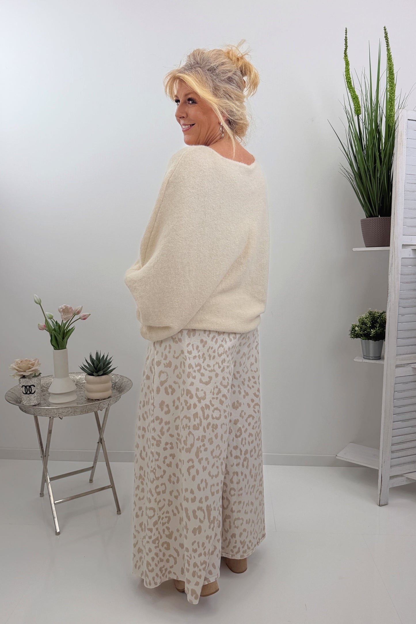 Moderner Pullover in Beige (38-46)