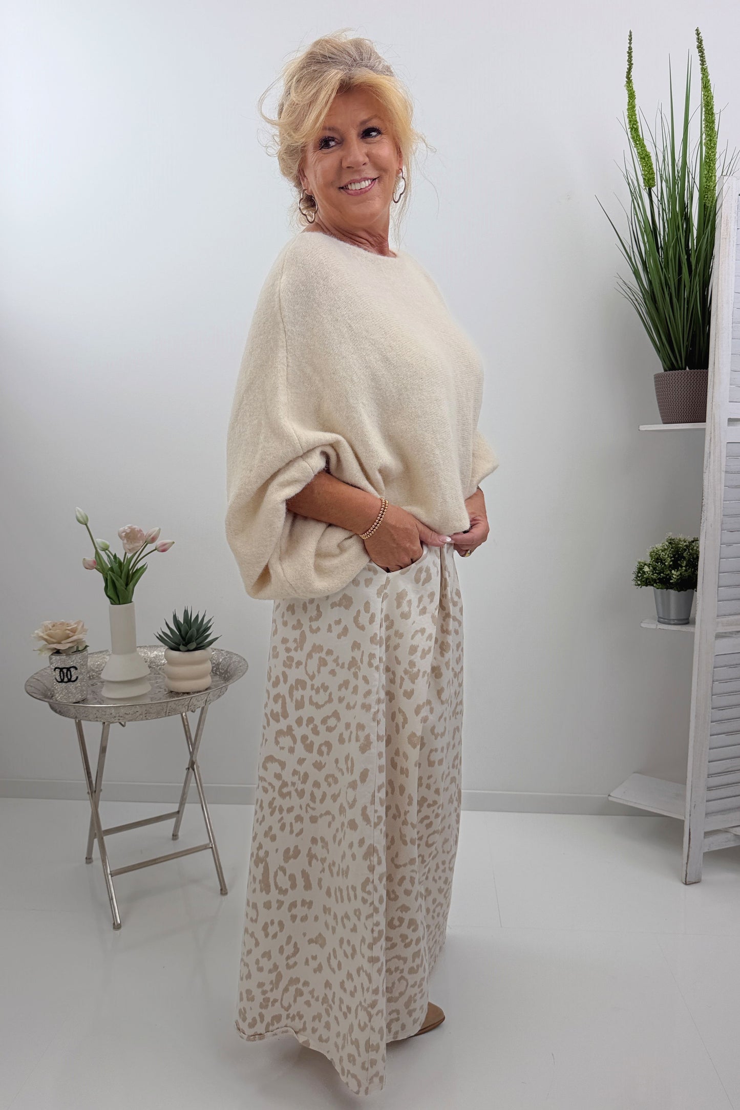 Moderner Pullover in Beige (38-46)