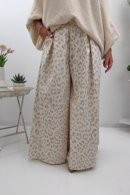 Moderne Palazzohose in Creme-Beige im Leopardenlook (36-40)
