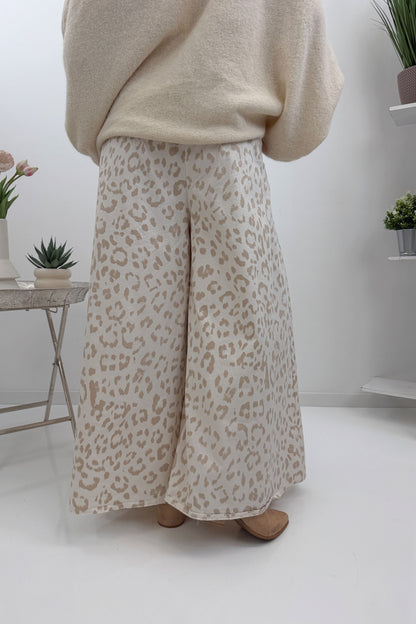Moderne Palazzohose in Creme-Beige im Leopardenlook (36-40)