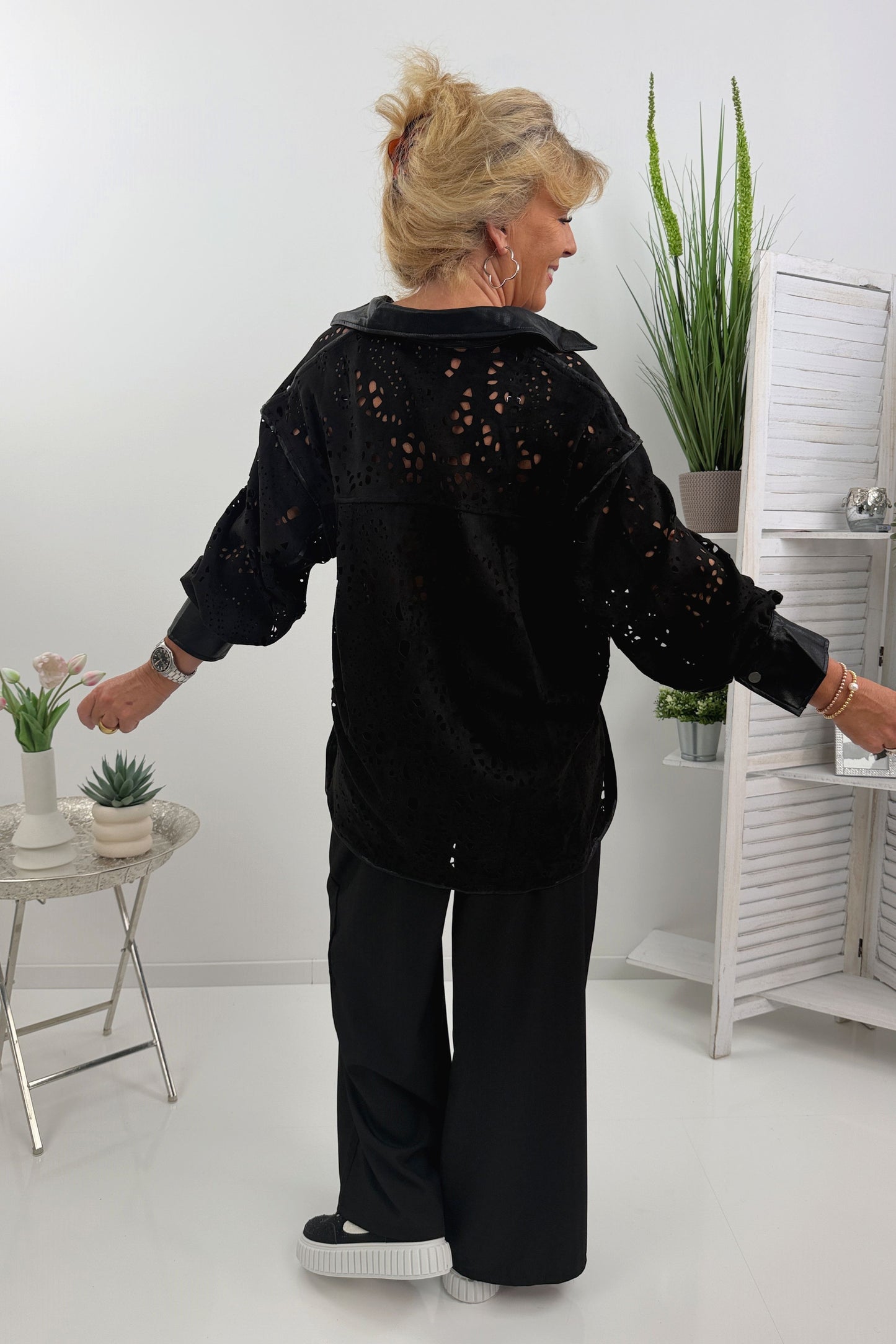 Modernes Hemd im schwarzem Lederlook (38-44)
