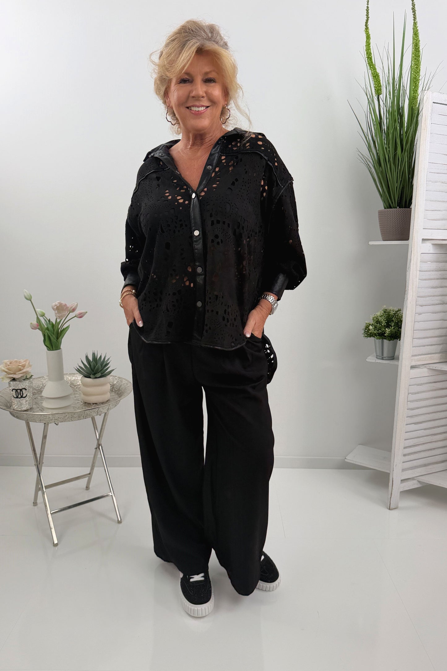 Modernes Hemd im schwarzem Lederlook (38-44)