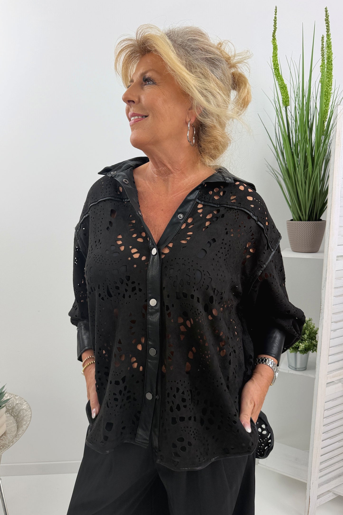 Modernes Hemd im schwarzem Lederlook (38-44)