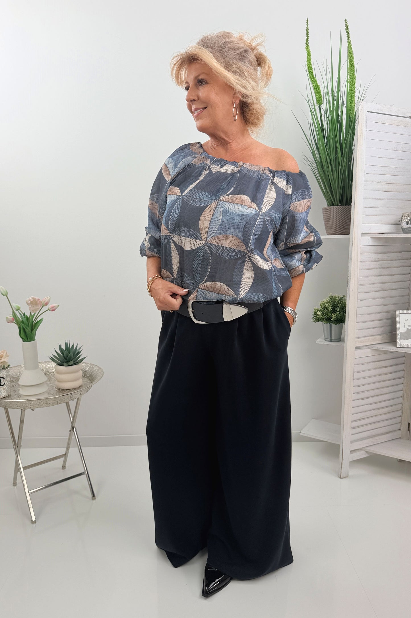 Moderne Hose in Marineblau (38-42)