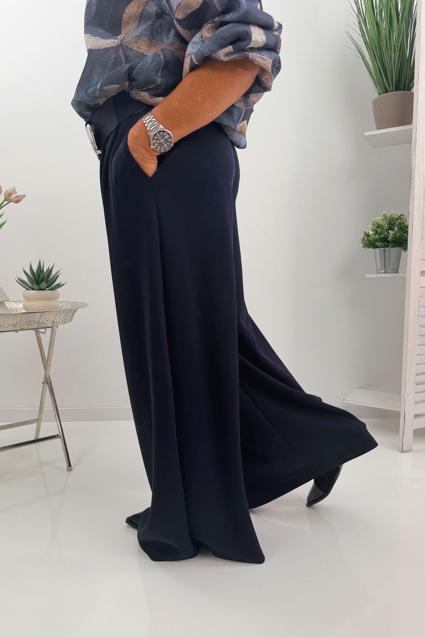 Moderne Hose in Marineblau (38-42)