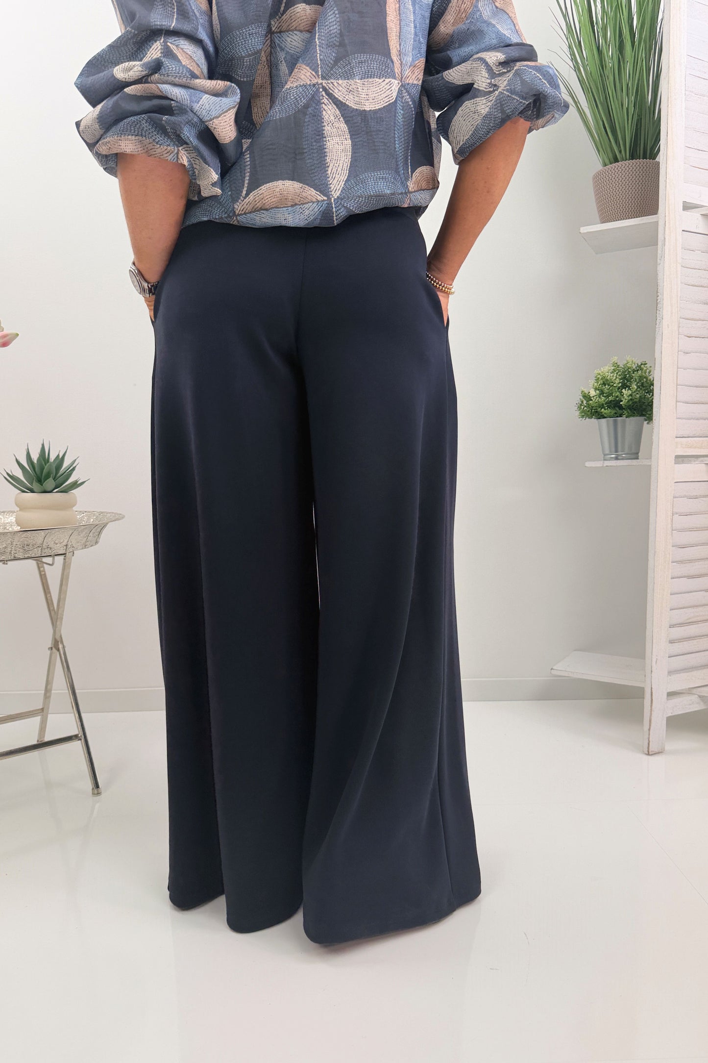 Moderne Hose in Marineblau (38-42)