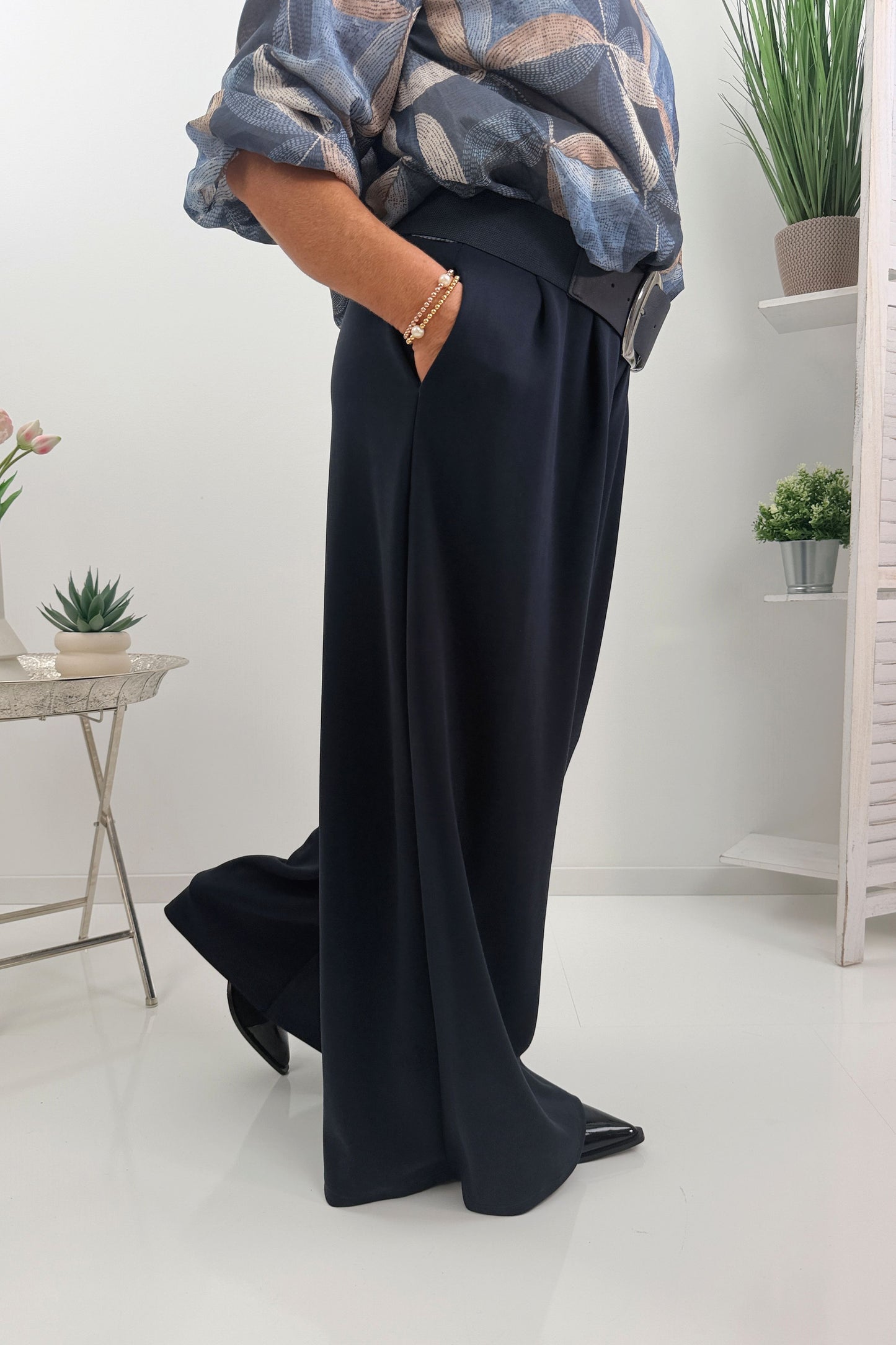 Moderne Hose in Marineblau (38-42)