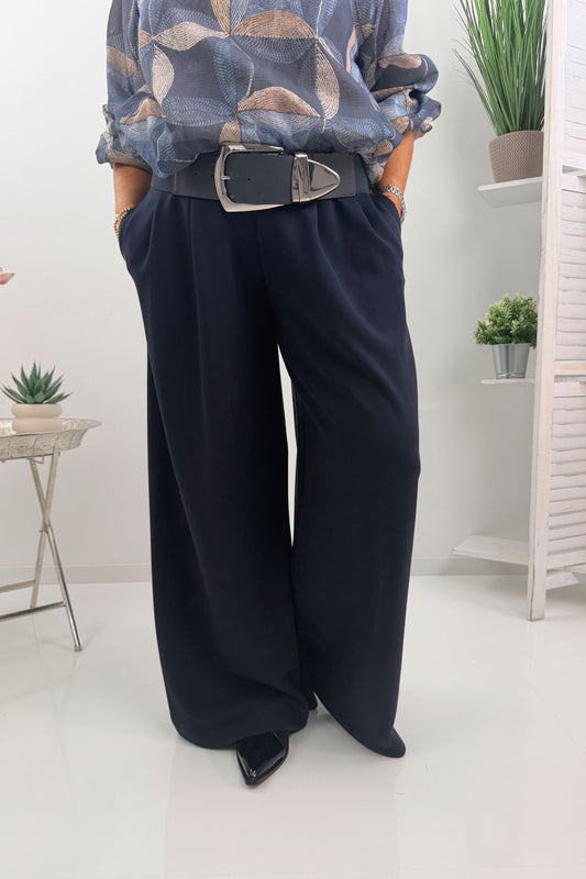Moderne Hose in Marineblau (38-42)
