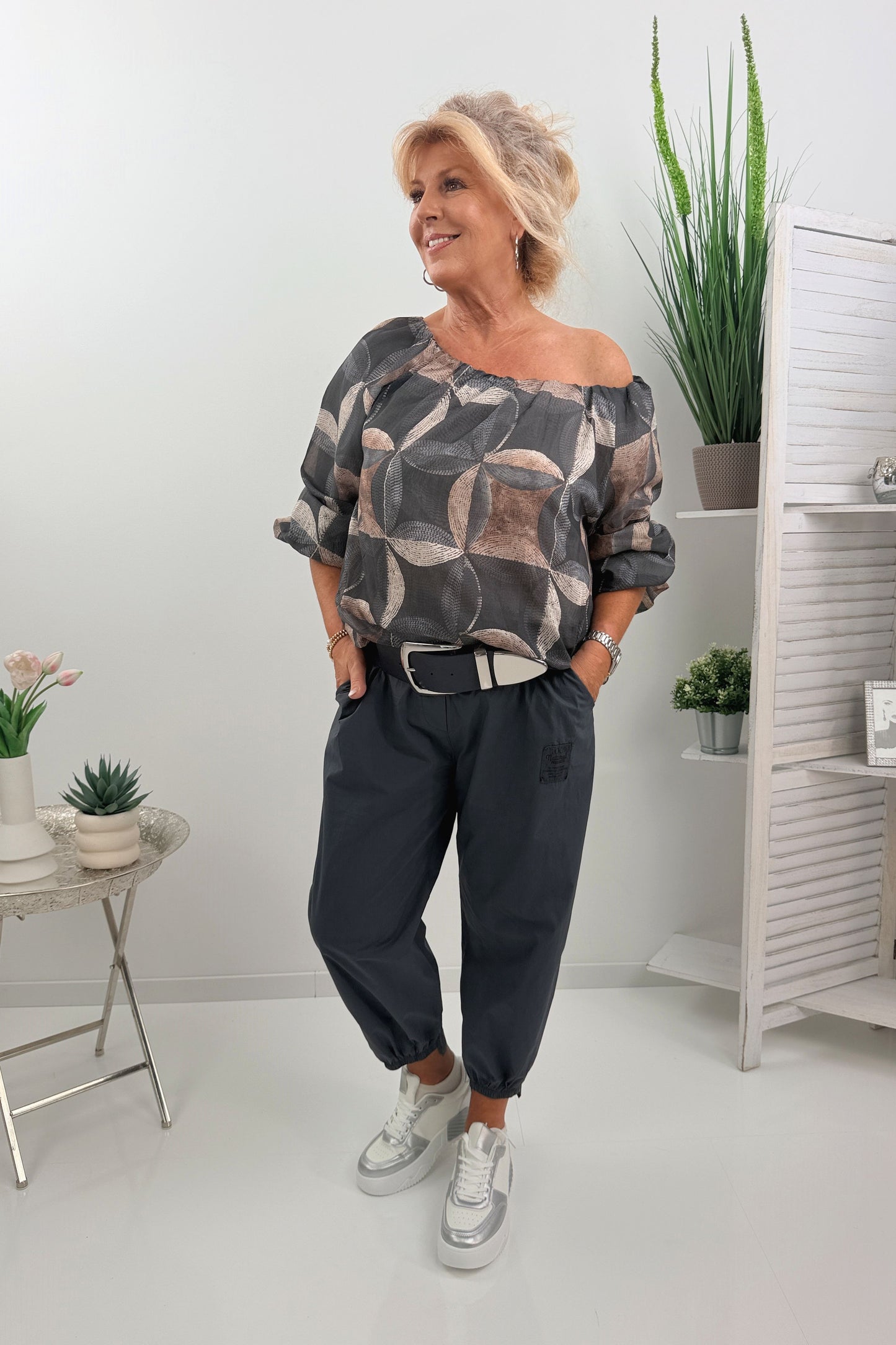 Bluse mit Stylischen Muster in Grau (38-44)