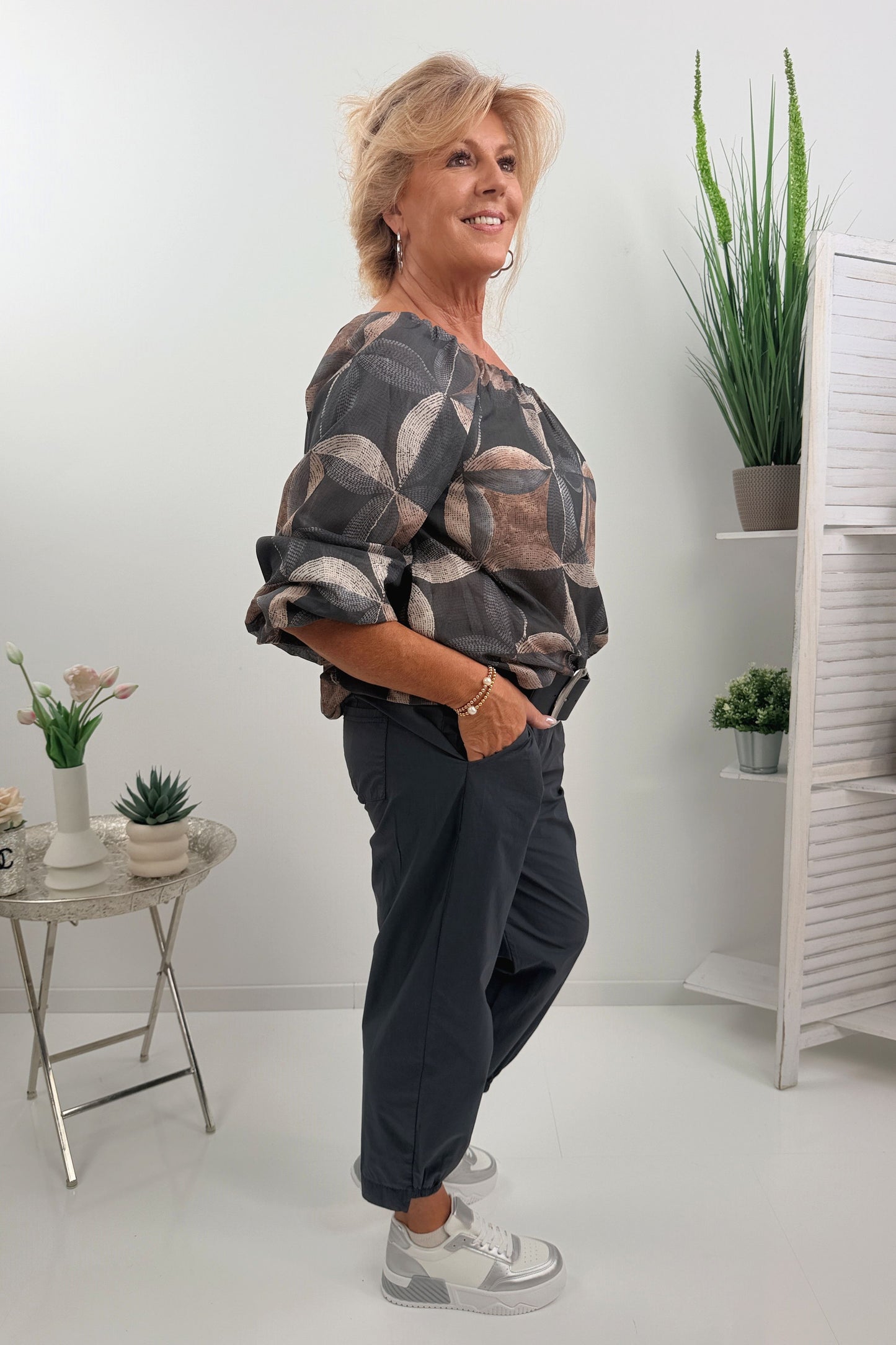 Bluse mit Stylischen Muster in Grau (38-44)