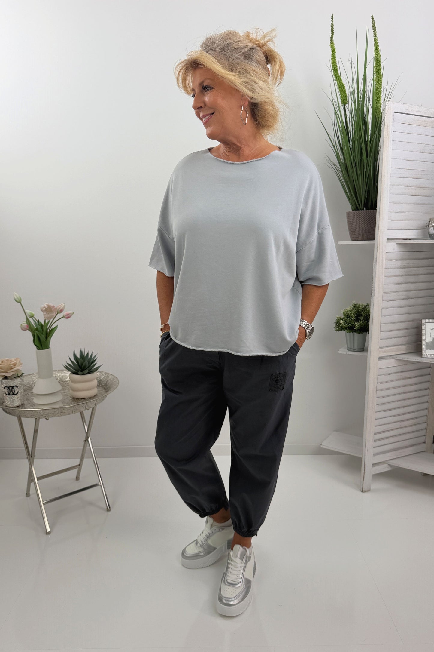 Sommer-Shirt in Hellem Grau (40-46)