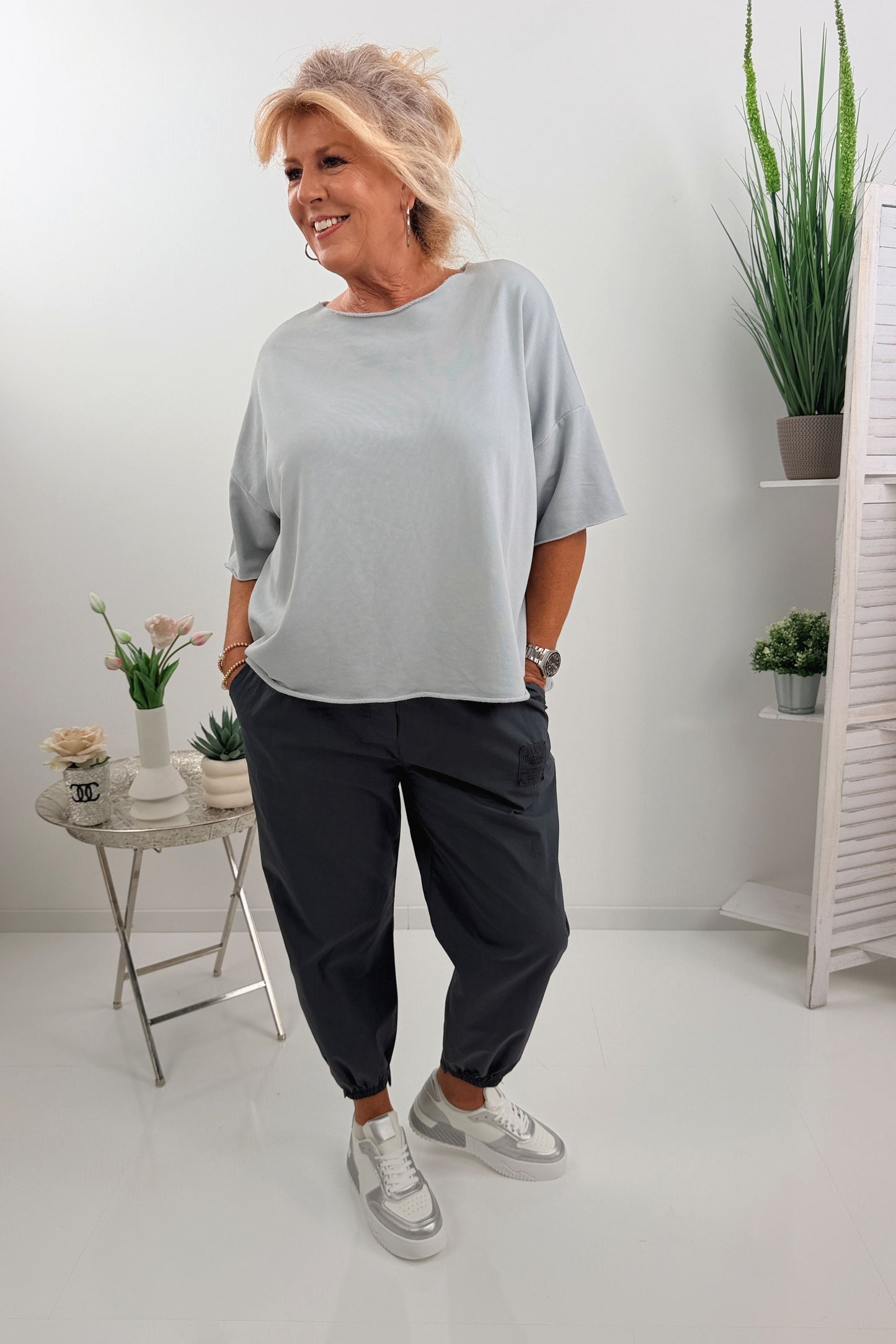 Sommer-Shirt in Hellem Grau (40-46)
