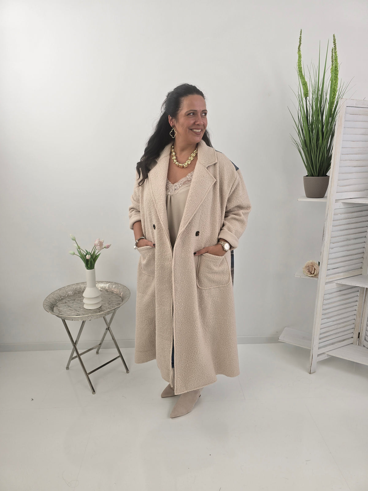 Stilvoller Mantel in Beige mit markanter Bouclé-Optik (42-46)