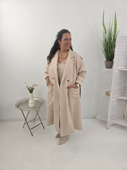 Stilvoller Mantel in Beige mit markanter Bouclé-Optik (42-46)