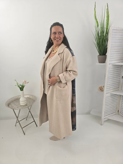 Stilvoller Mantel in Beige mit markanter Bouclé-Optik (42-46)