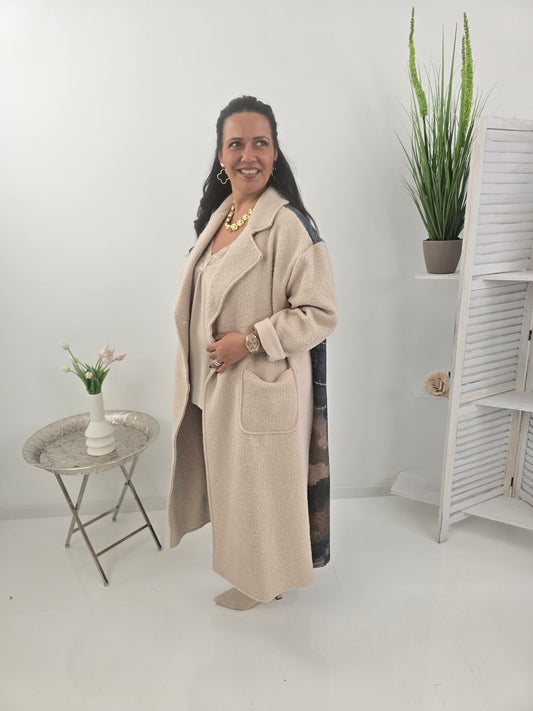 Stilvoller Mantel in Beige mit markanter Bouclé-Optik (42-46)