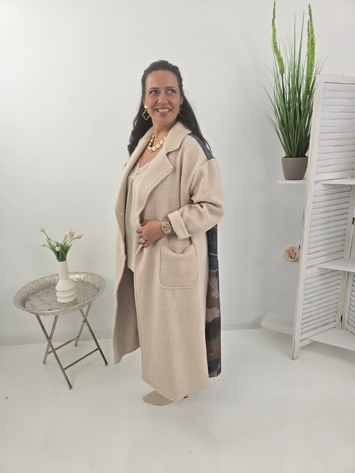 Stilvoller Mantel in Beige mit markanter Bouclé-Optik (42-46)