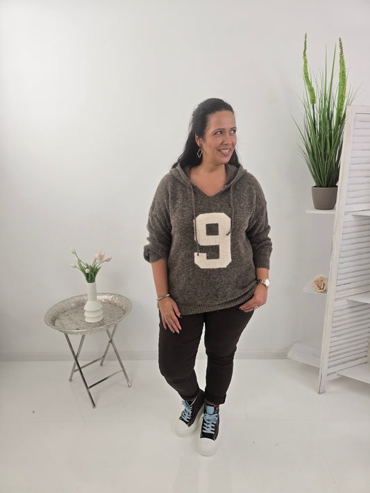 Lässiger Pullover in Schoko mit sportiver Kapuze  (38-44)