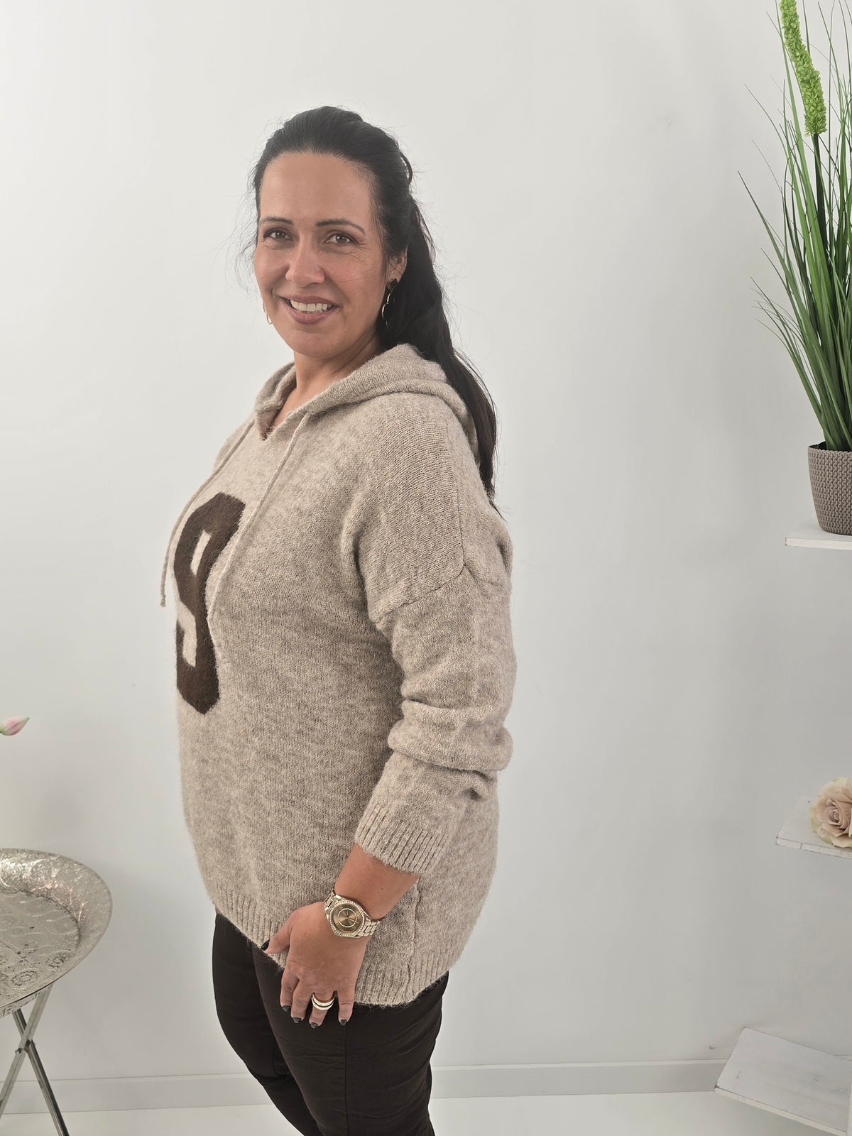 Lässiger Pullover in zeitlosem Sand mit sportiver Kapuze  (38-44)
