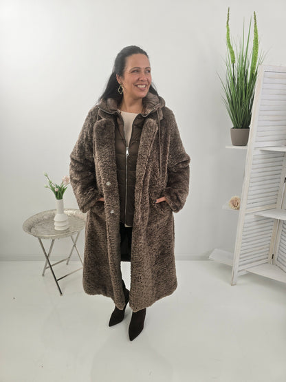 Stilvoller Mantel in Taupe mit trennbarem Steppwesten-Einsatz (L:38-40, XL:42, XXL:44)