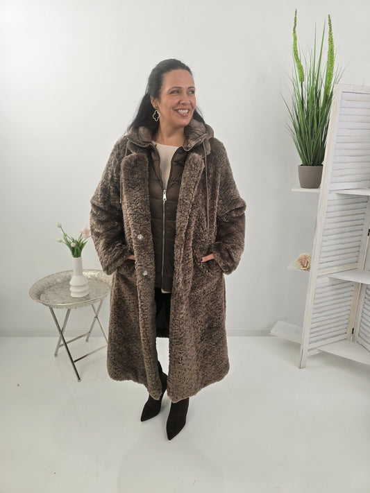Stilvoller Mantel in Taupe mit trennbarem Steppwesten-Einsatz (L:38-40, XL:42, XXL:44)