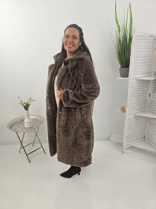 Stilvoller Mantel in Taupe mit trennbarem Steppwesten-Einsatz (L:38-40, XL:42, XXL:44)