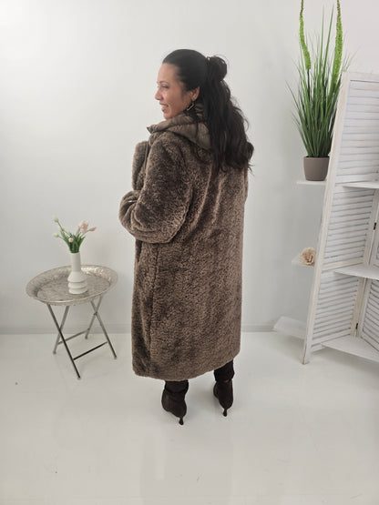 Stilvoller Mantel in Taupe mit trennbarem Steppwesten-Einsatz (L:38-40, XL:42, XXL:44)