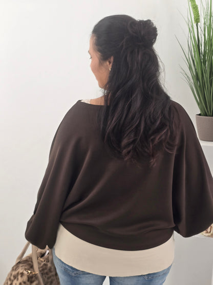 Lässiges Sweatshirt in warmem Schoko mit femininem U-Boot-Ausschnitt (36-42+)