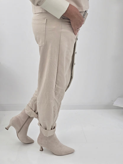 Ausgefallene Joggpant in Beige mit besonderem Materialmix (38-42)