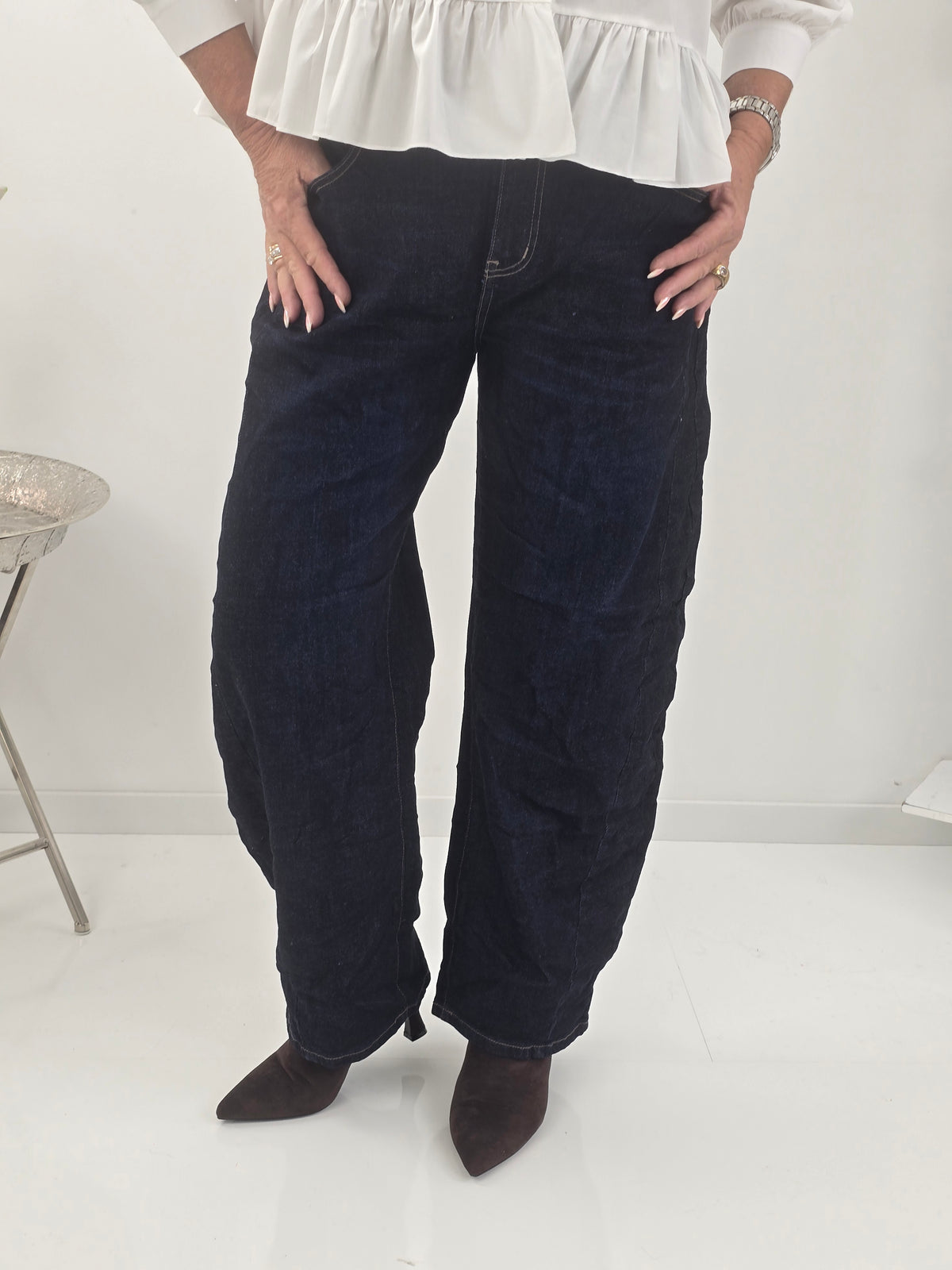 Moderne Barrel-Jeans in klassischem Dunkelblau (S:36, M:38, L:40,XL:42/44)