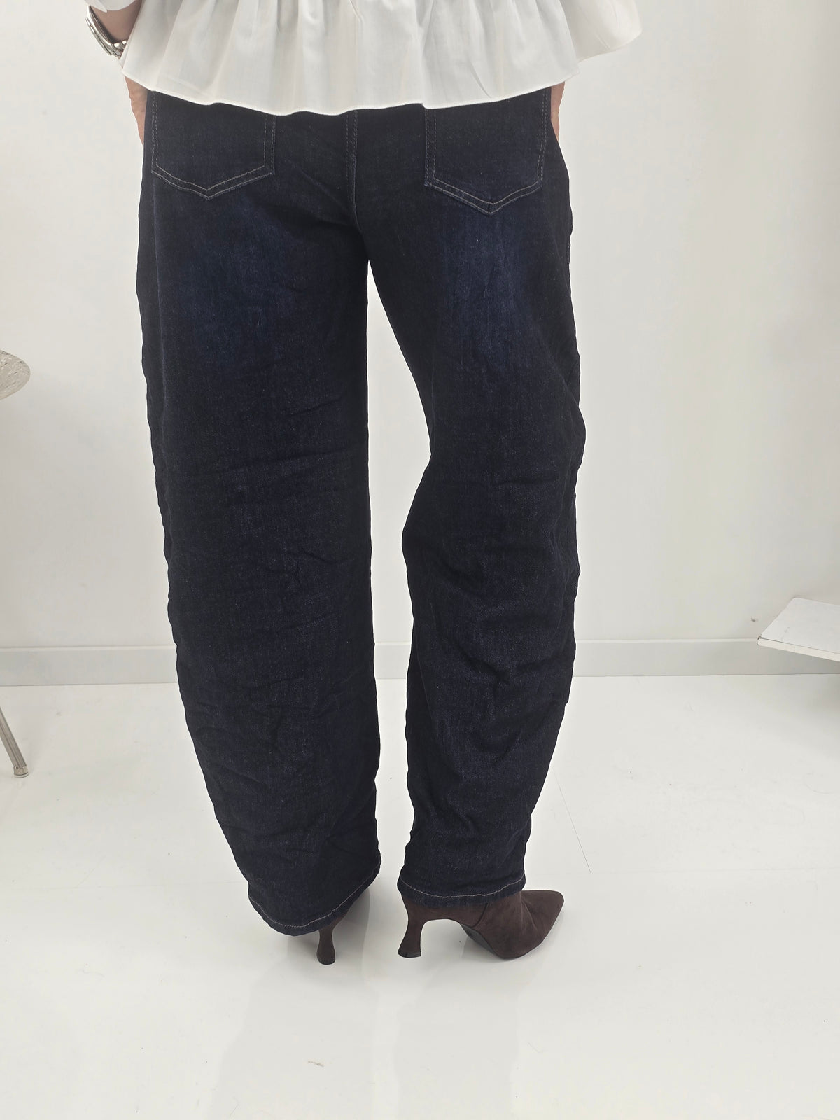Moderne Barrel-Jeans in klassischem Dunkelblau (S:36, M:38, L:40,XL:42/44)