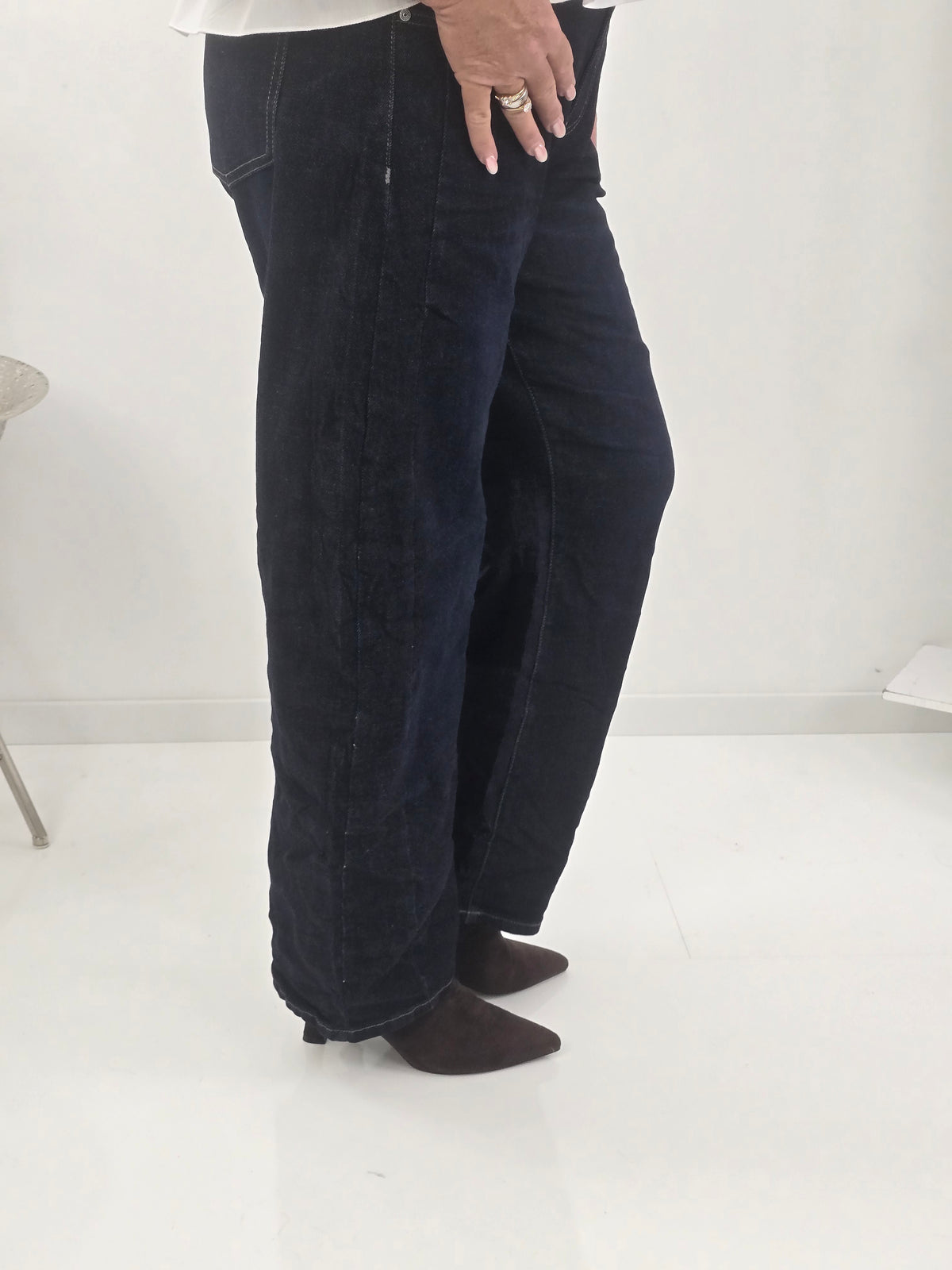 Moderne Barrel-Jeans in klassischem Dunkelblau (S:36, M:38, L:40,XL:42/44)