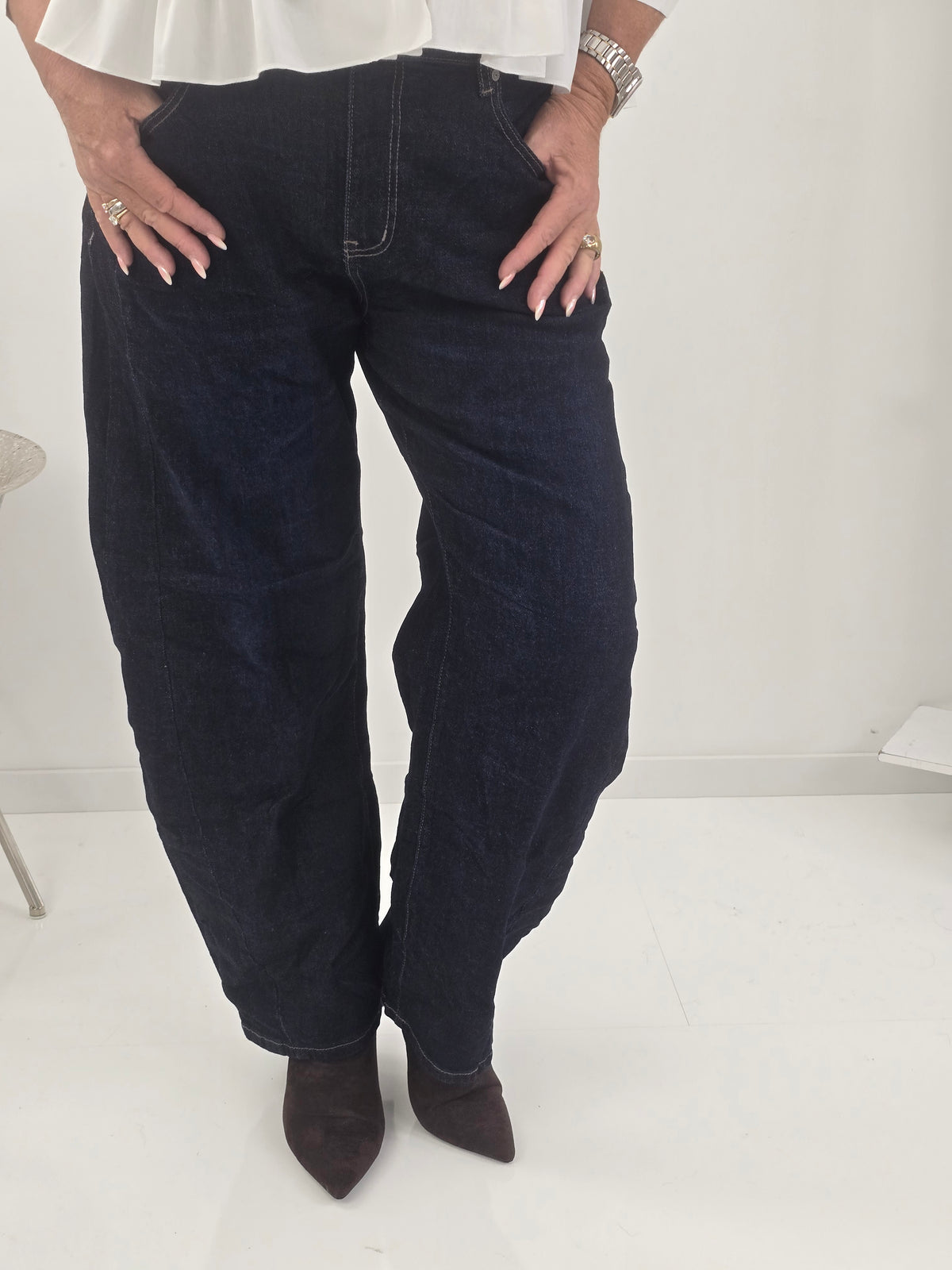 Moderne Barrel-Jeans in klassischem Dunkelblau (S:36, M:38, L:40,XL:42/44)
