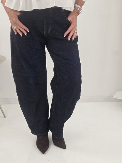 Moderne Barrel-Jeans in klassischem Dunkelblau (S:36, M:38, L:40,XL:42/44)