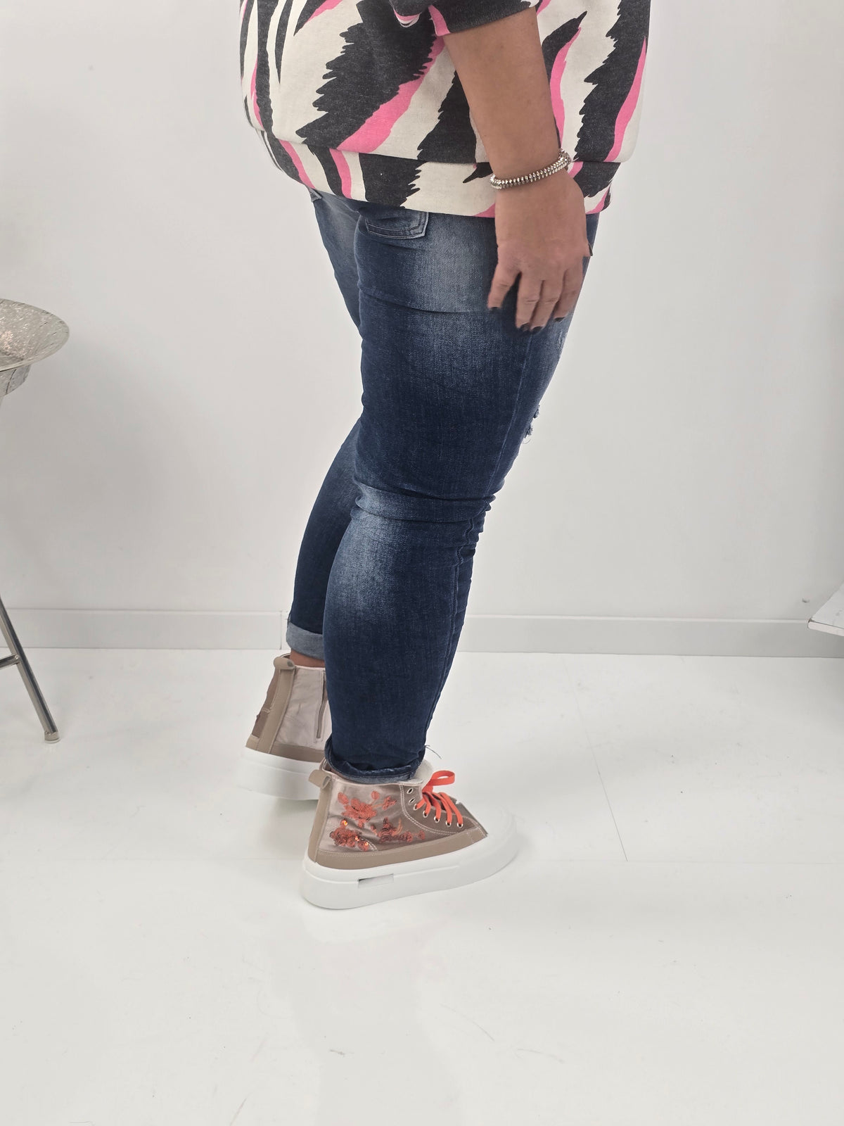 Lässige Jeans in Dark Blue mit angesagter Used- Optik (S,M,L,XL)